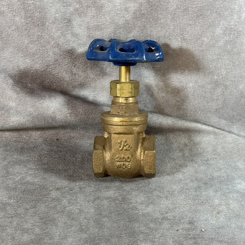 A-1 1/2" FIP x 1/2" FIP 200 WOG psi Lead-Free Brass Gate Valve GV