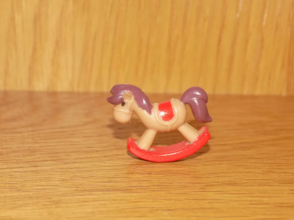 Micro Toy Box Serie 1 Miniatur Sammlerstücke - Schaukelpferd braun - NEU