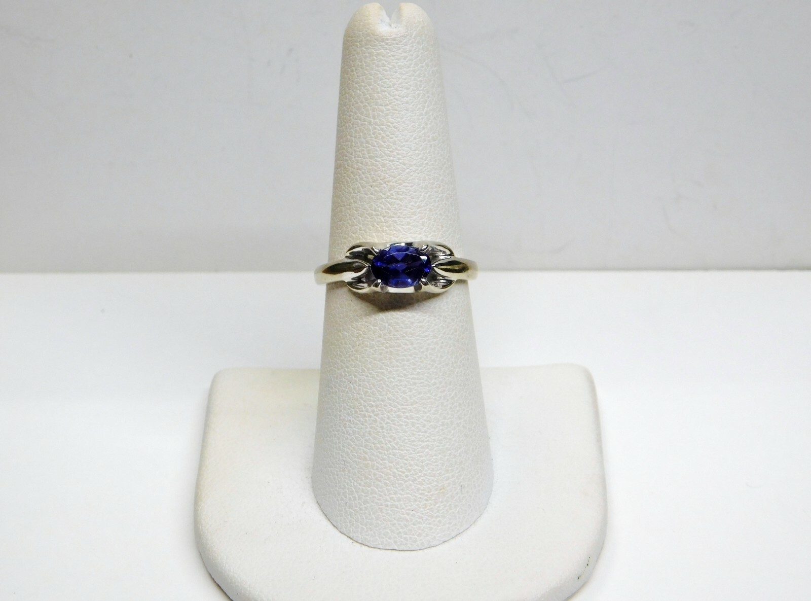 Beautiful Solid 10K White Gold Solitaire Ring w/ … - image 3