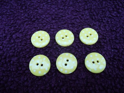 6 Saum farbig 23 mm rund Zweiloch Knöpfe gelbe Punkte / Polka Dots