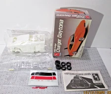 AMT  1969  DODGE CHARGER DAYTONA  MODEL KIT  #6278  NEW