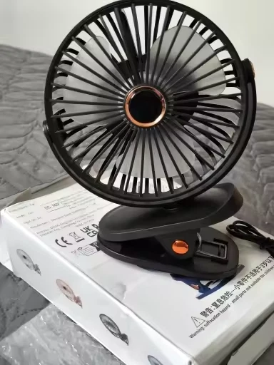 Ventilador portátil de escritorio recargable silencioso de 5 velocidades con clip Foto 2 de 4