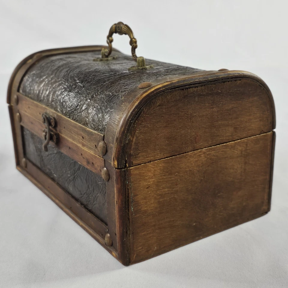 Vintage Miniature Treasure Chest Storage Case 9” x 6” x 5” Antique Looking READ⬇ - Image 3 of 4