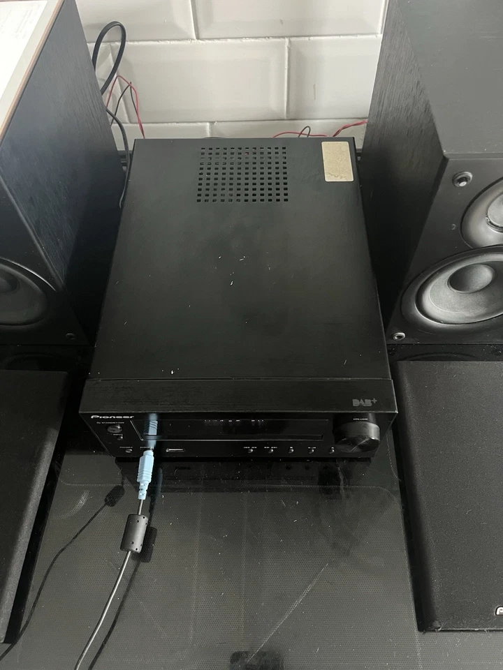 Pioneer X-HM21 DAB+ FM Digital Radio, CD Player, USB *cd player temperamental* - Image 3 of 4