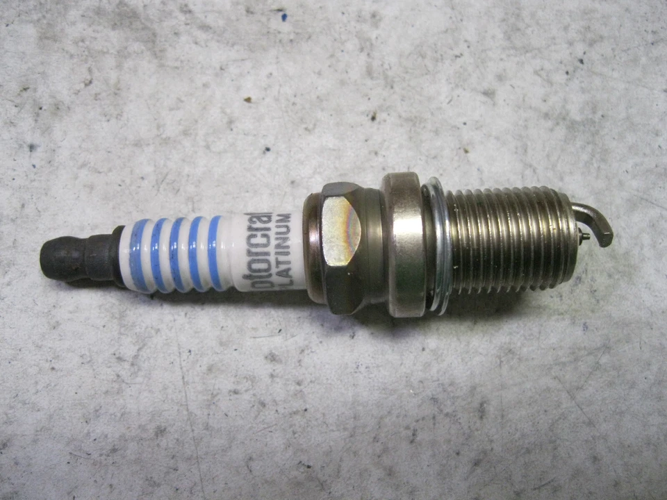 4 Platinum Spark Plugs Motorcraft SP-497 AGSP32FM (4 pack) Foto 3 de 4