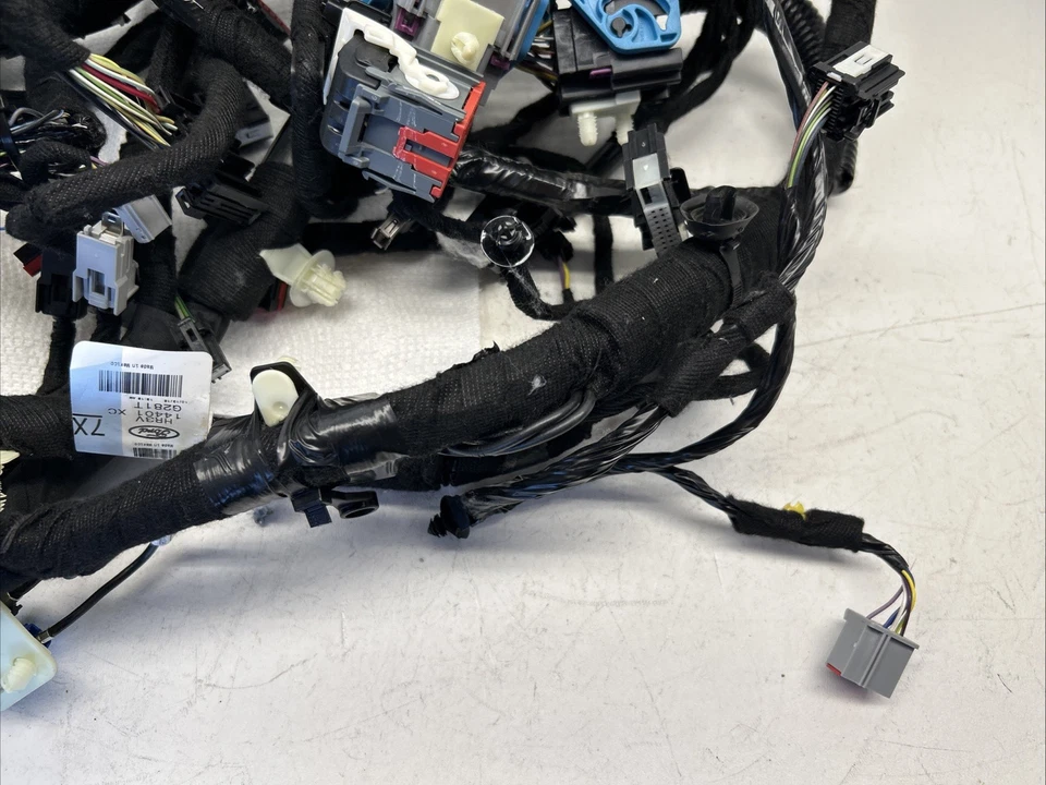 Arnés de cableado de tablero interior OEM para Ford Mustang HR3V-14401-G281T 2017 Foto 2 de 4