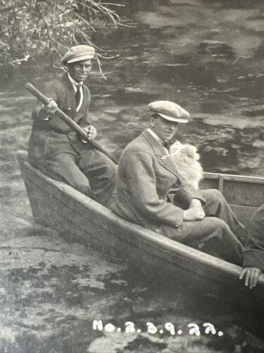 1920s 13 People wearing HATS in a ROWBOAT with Dog Photo Snapshot Vintage - Picture 2 of 13