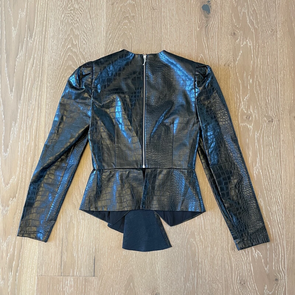 Top Free People Saylor Peplum para mujer XS negro con volantes cuero Kelpie de cocodrilo Foto 4 de 4