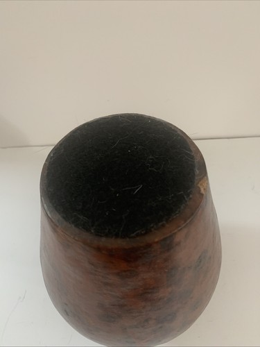 Vaso in terracotta con piano in rattan intrecciato alto 8" x largo 6,5" in feltro sul fondo - Foto 3 di 8