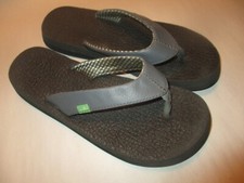 Sanuk Womens 6 Black Yoga Mat, Gray w/ Fabric Lined Straps Cushion Flip Flops