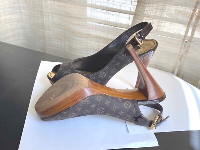 Louis Vuitton グレー スエード ハイヒール 36.5 Louis Vuitton グレー スエード ハイヒール 36.5