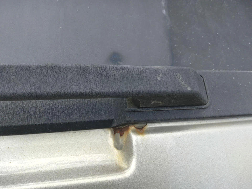 03 HUMMER H2 DECK LID Pewter Metallic Gray/paint Code=11u (has Chips Rust) Foto 3 de 4