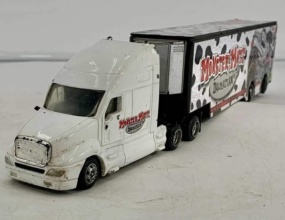 Camión de transporte pesado Hot Wheels Monster Jam Monster Mutt Dalmatian 2008 Foto 2 de 4