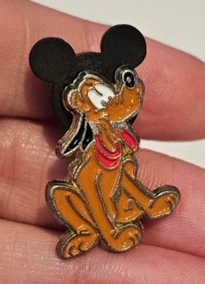 Disney ESSO Pluto Sitting Waiting For A Treat Pin Dog Tongue Out Brown 1''