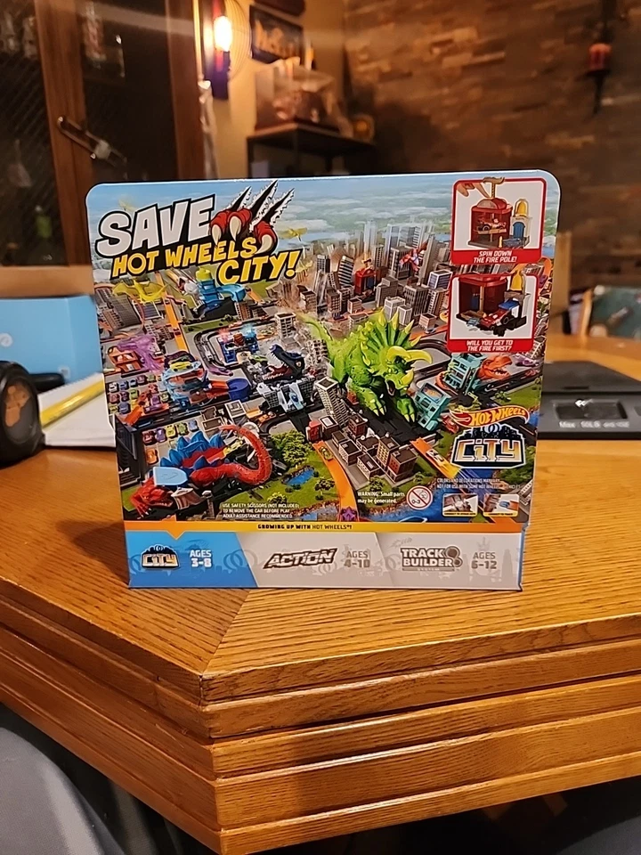 Hot Wheels City DOWNTOWN FIRE STATION SPINOUT w/ Car Play Set ~ New 2018 - Image 3 of 4