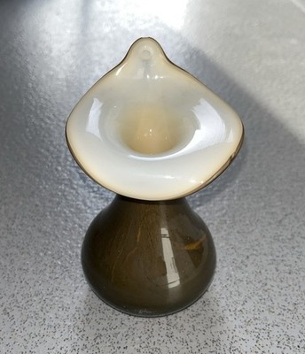 Vintage kleine mundgeblasene Glasvase ''Bube in der Kanzel''