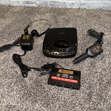 GPX C3865 Portable Compact Disc Player W Accessories. Powers On. Doesn  t Play