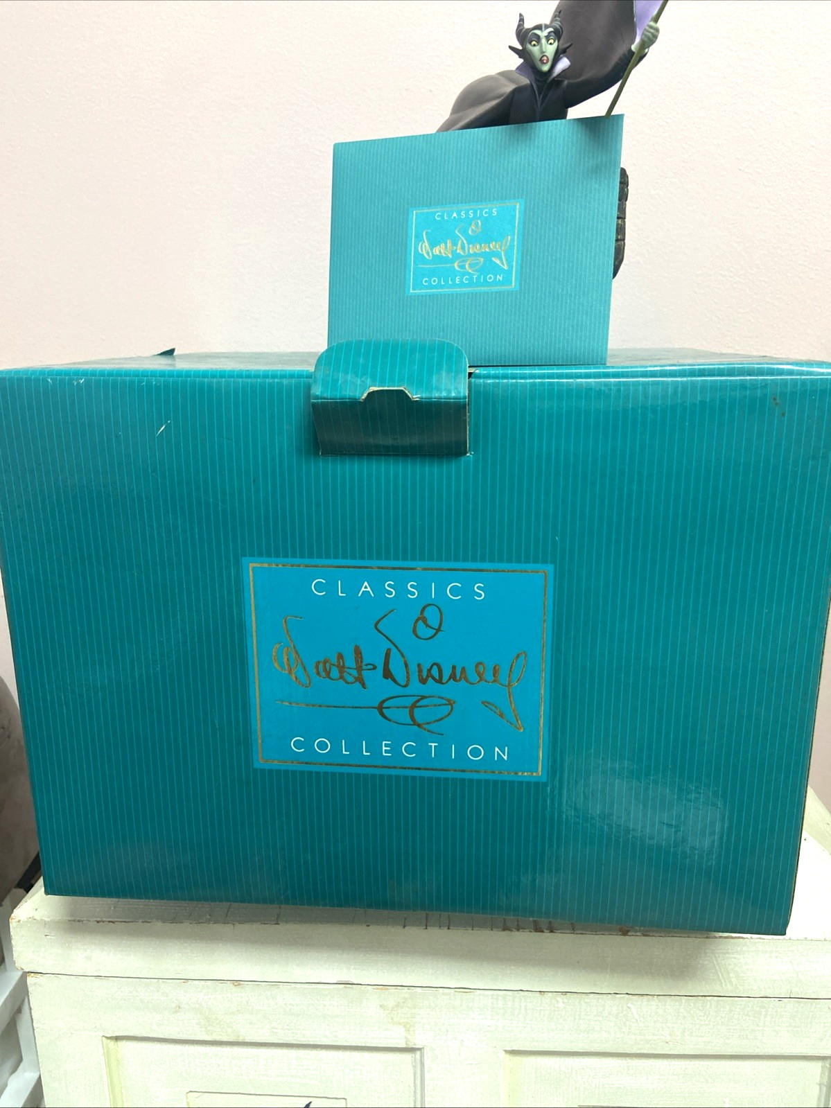 WALT DISNEY CLASSIC COLLECTION- MALEFICENT- 'MISTRESS OF ALL EVIL'- Pleas read