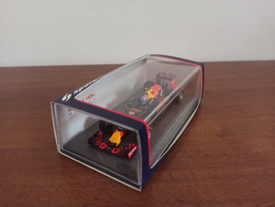 F1 Spark 1/43 Red Bull Racing Max Verstappen first winner Spain GP 2016 S5019 - Immagine 3 di 4