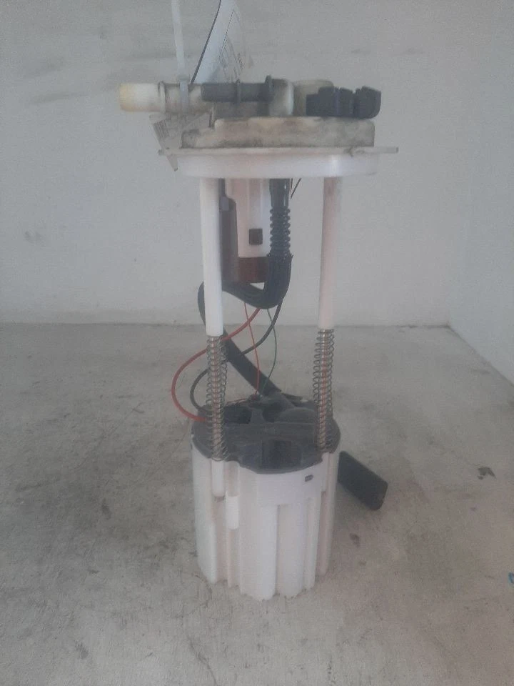 Chevrolet Express 2500 Van 2010-2016 conjunto de bomba de combustible motor de 4,8 L 19301233 Foto 4 de 4