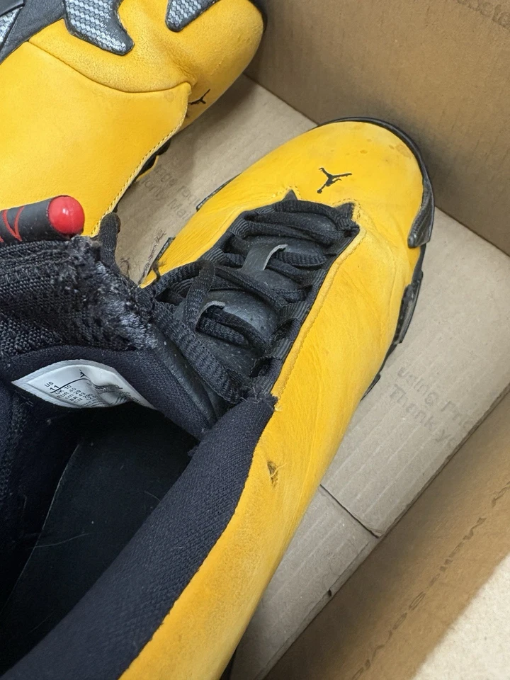 Talla 11 - Air Jordan 14 Retro Universitario Dorado Reverso Ferrari Foto 4 de 4