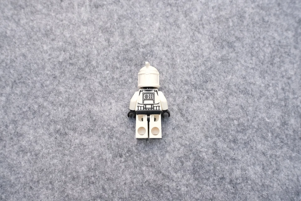 LEGO Star Wars sw0191 Clone Trooper Pilot (Phase 1) Yellow Markings, Large Eyes - Bild 3 von 3