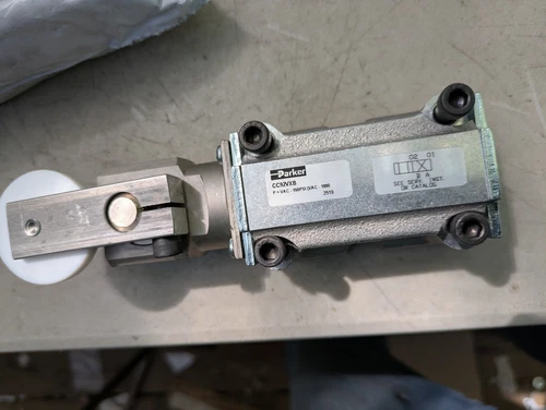 PARKER UNIDIRECTIONAL ROLLER LVR  CC92VXB  New in Packaging