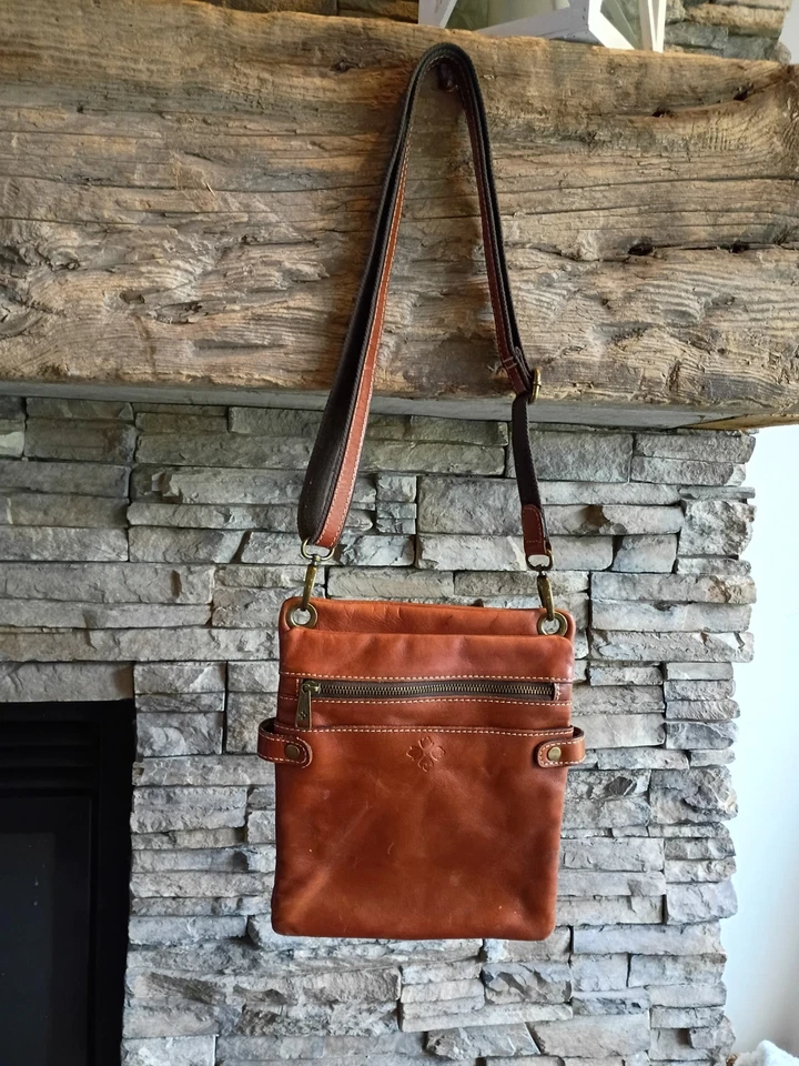 Сумка через плечо Patricia Nash модель Francesca Camel кожаная наплечная сумочка на молнии - Изображение 2 из 4