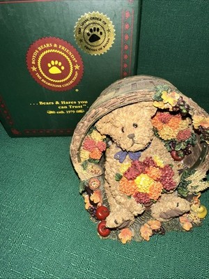 Boyds Bears  Resin Figurine  Ima Basketcase Fall Special Edition Barrel Mums