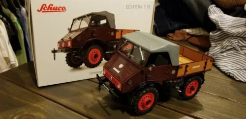 Mercedes-Benz 1:18 Scale Diecast Farm Vehicles