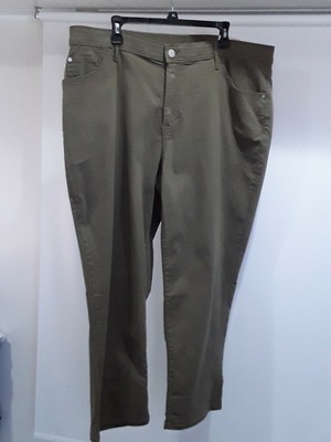 Evri women size 24W olive green capri 