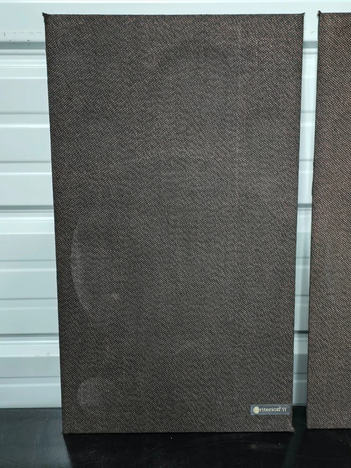 Parrillas/pantallas para altavoces Criterion VI con insignias  Foto 2 de 4