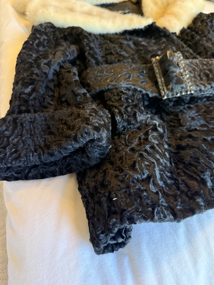 Jaqueta Evans Vintage Feminina Média Preta Bronzeada Cinto Gola de Pele Texturizada Anos 60 - Imagem 2 de 4