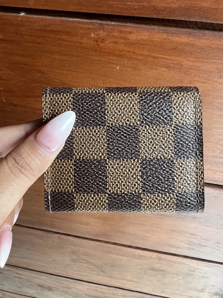 Auténtico estuche para gemelos Louis Vuitton marrón Damier Level de lona recubierta Foto 4 de 4