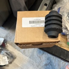 17-20709-001 FREIGHTLINER ISOLATOR - HOOD SUPPORT.   F3