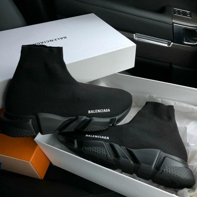 triple black balenciaga runners