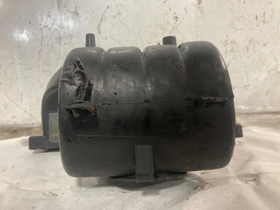 Used Engine Intake Manifold fits: 2003  Saturn l series 2.2 Grade A - Image 3 of 4