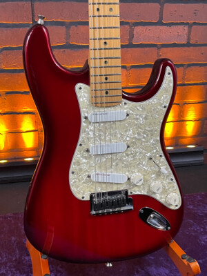 ギター Fender Stratocaster Plus Deluxe Mod Fender Stratocaster Plus Deluxe Black Pearl Burst 1989