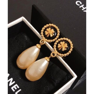 CHANEL Earrings Swing Clover Fake pearl Vintage Used 93P 1993