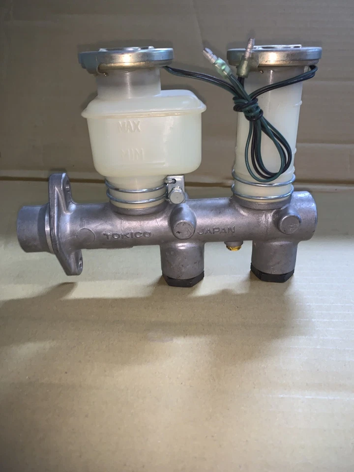 DATSUN 240Z, 260Z, 280Z - NUEVO CILINDRO MAESTRO DE FRENO TOKICO con sensores de nivel nuevos Foto 3 de 4