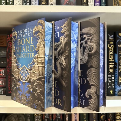 The Drowning Empire Trilogie von Andrea Stewart (Fairyloot signierte Sonderausgabe)