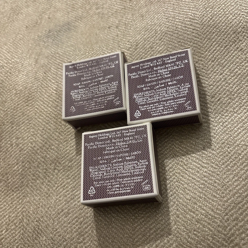 Jabón de agua púrpura Savon As Prey London paquete de 1,05 onzas Foto 4 de 4