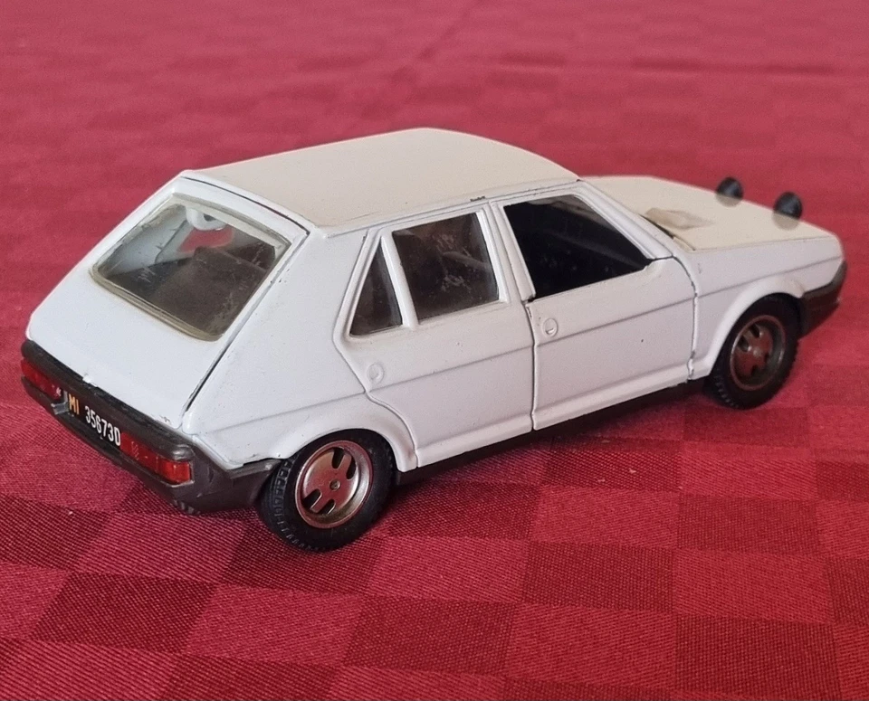 Fiat Ritmo 65 CL 5 Porte - Polistil S679 Scala 1/25 - Immagine 2 di 4