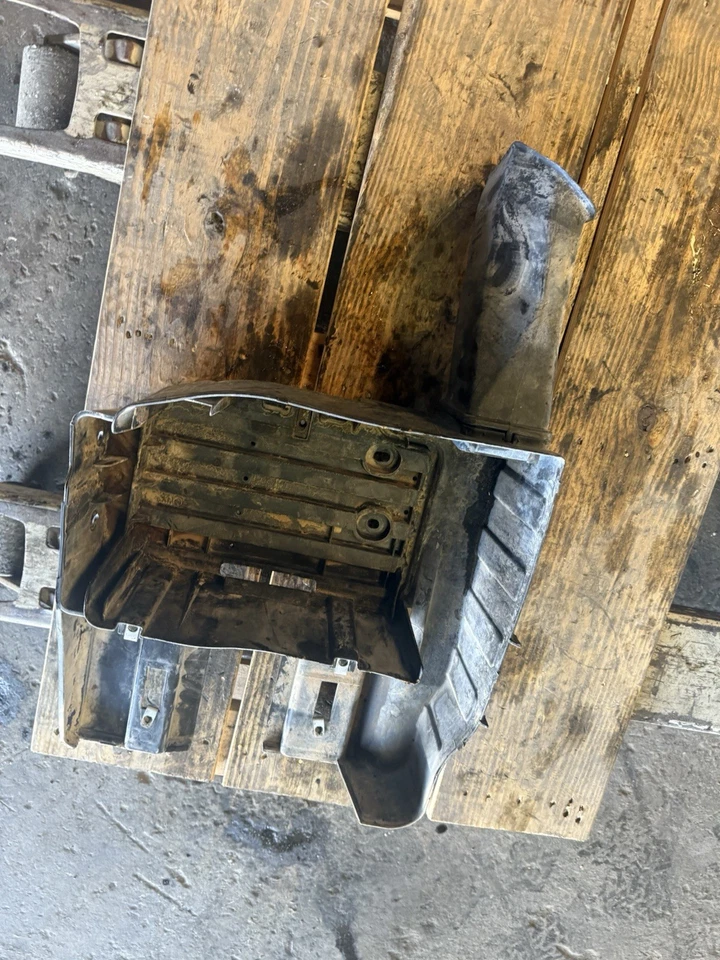 99-02 Ford F250 F350 7.3 7.3L LH Driver Battery Tray Intake - Image 2 of 4