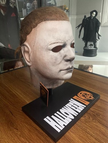 Halloween 2 display Mask Stand MADE TO ORDER - MASK NOT INCLUDED - Picture 5 of 5