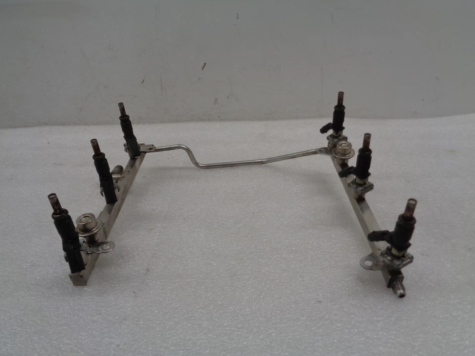 Riel inyector de combustible Mercedes C300 W204 2008-2011 con inyectores de combustible OEM AK2010130 Foto 2 de 4