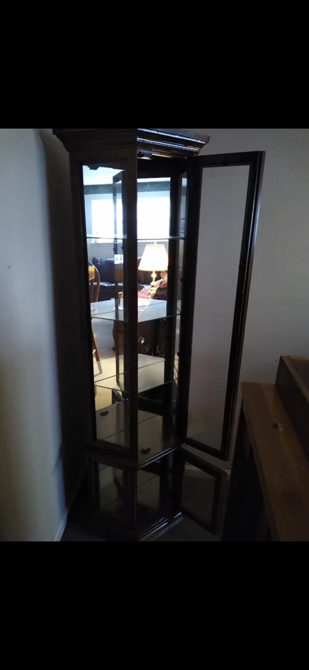 Antiguo gabinete de curiosidades de roble vintage años 80 buen estado recogida local Foto 3 de 4