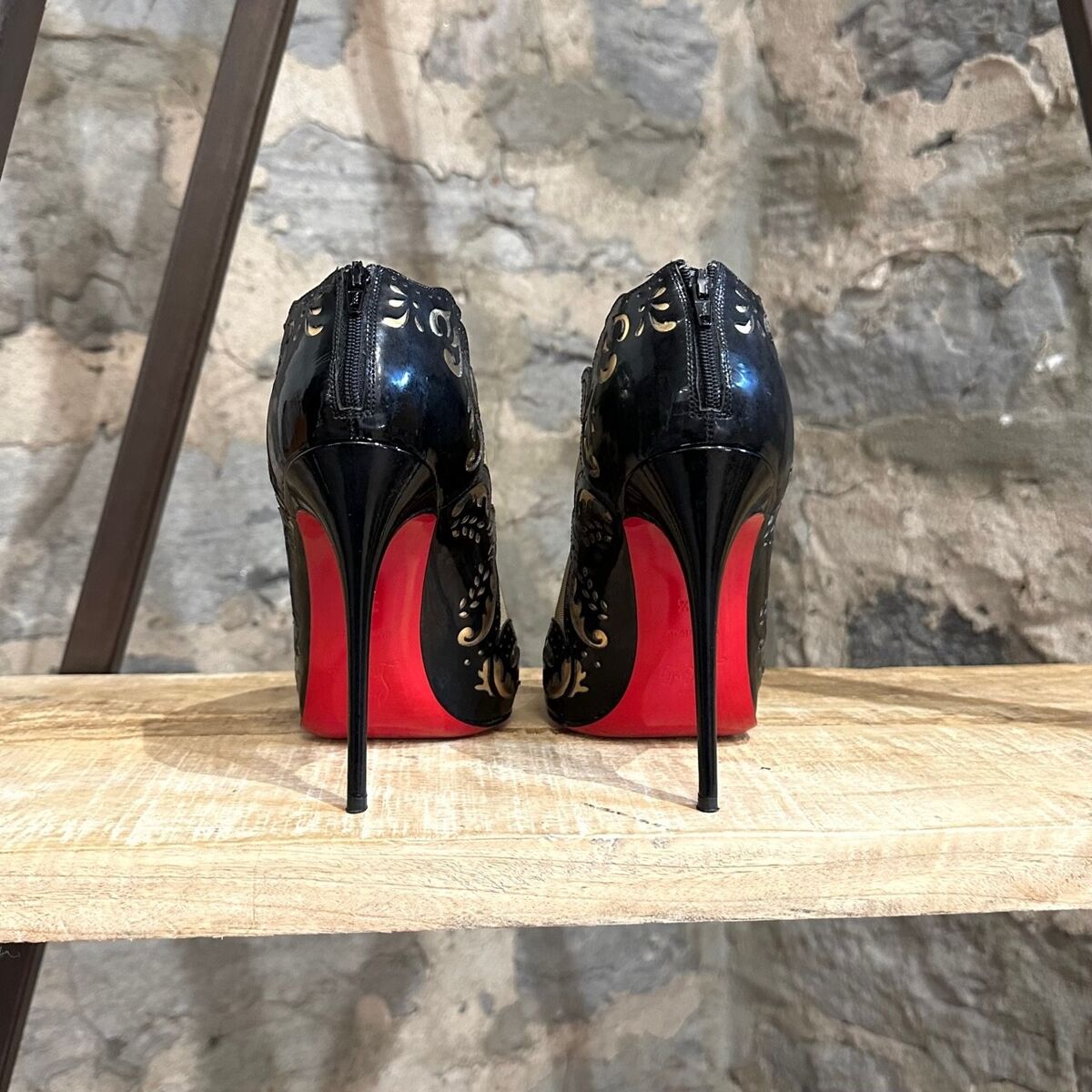 Christian Louboutin Mandolina 120 Black Laser Cut Gold Mesh Christian Louboutin Mandolina 120 Black Laser Cut Gold Mesh