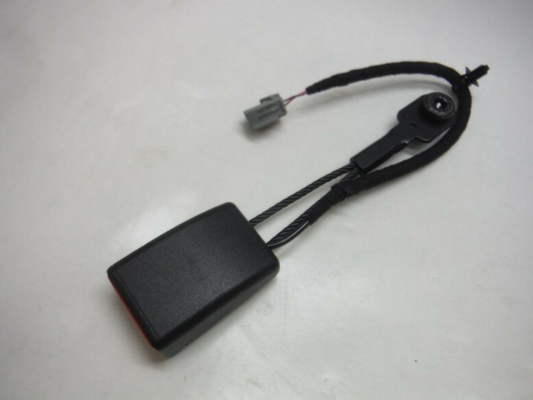 2014-2019 MASERATI GHIBLI SEAT BELT BUCKLE OEM 670016905