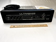 Behringer Ultrabass BXD3000H Ultra-Lightweight 300-Watt-2-Channel Bass Amplifier